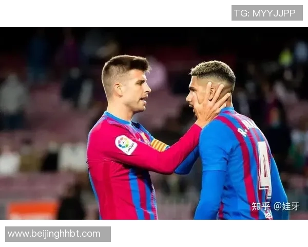 塞维利亚官方宣布签下前巴塞罗那后卫皮克，足球世界震撼一刻